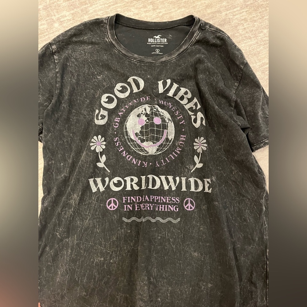 Hollister Good Vibes Tee